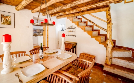 A lovely natural & traditional feel